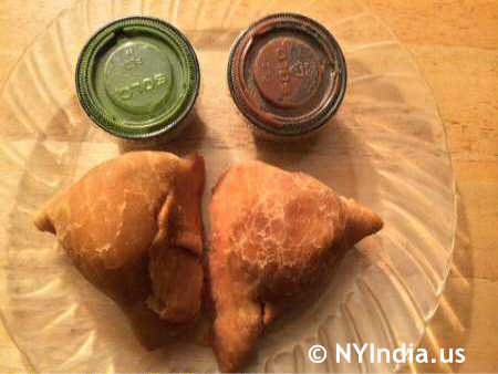 Hot Breads Hicksville Samosa image © NYIndia.us