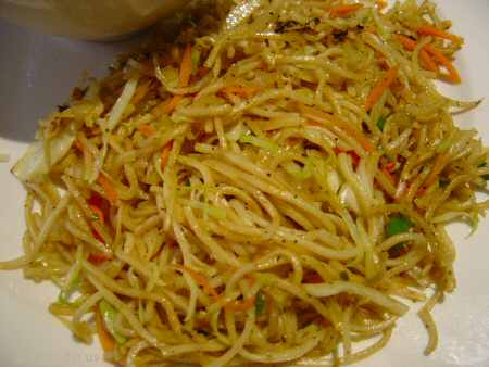 spice symphony hakka noodles © nyindia.us